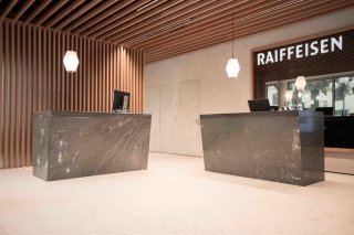 Le siège, fraîchement rénové, de la Banque Raiffeisen Sion et Région